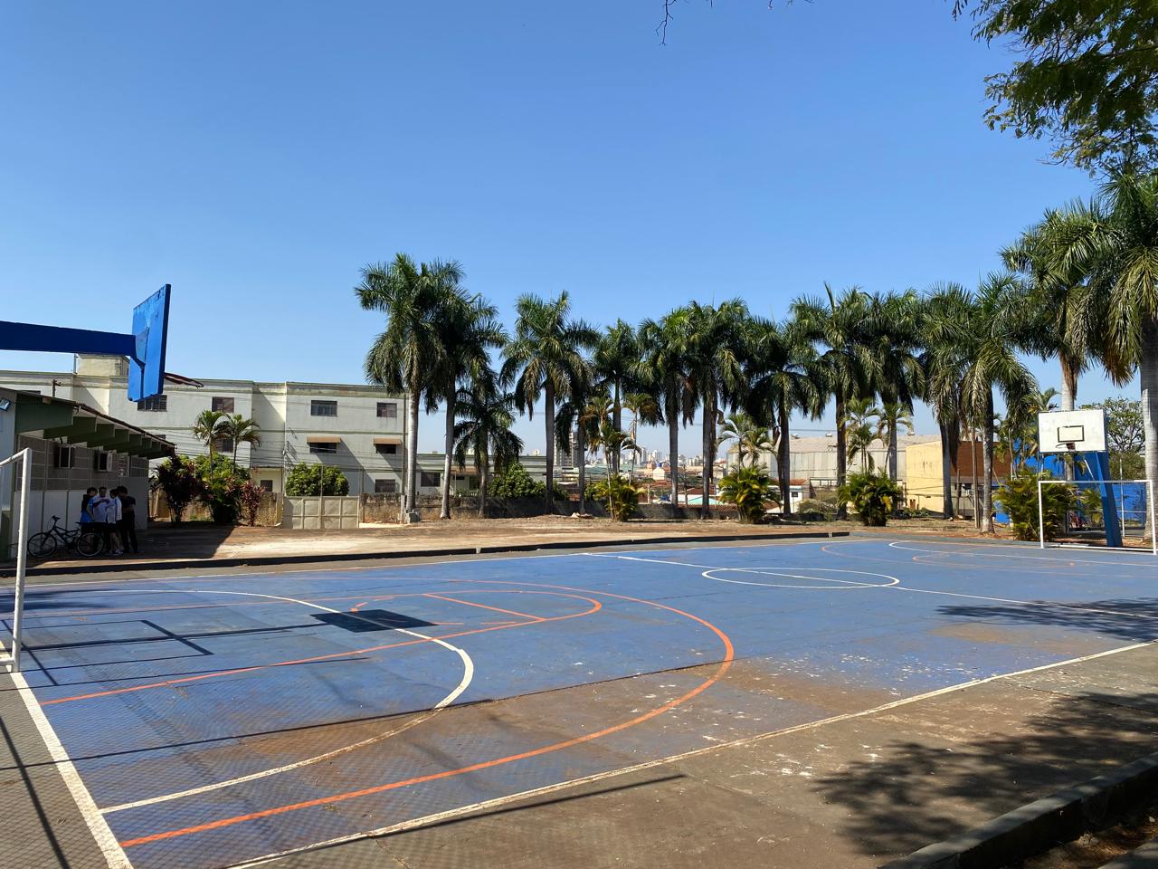 Quadra esportiva da escola